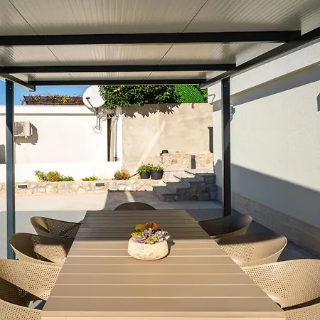 Lamar By Interhome